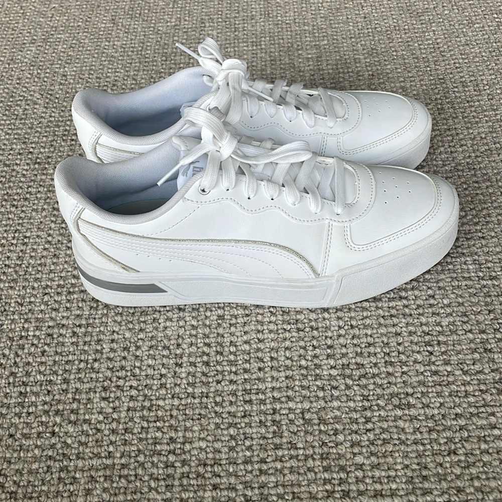 Puma skye tennis shoes